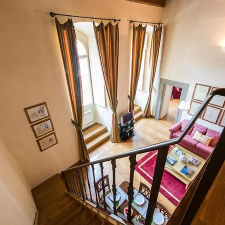 Santa Trinita Deluxe Apartamento